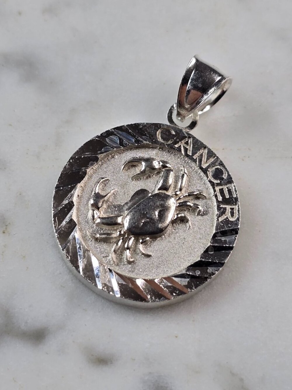 Womens Vintage Estate Sterling Silver Zodiac Cancer Crab Pendant 3.5g E5675